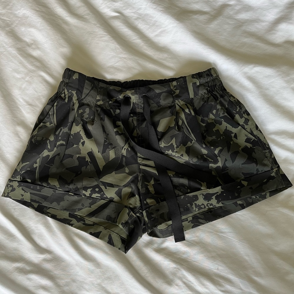 Lululemon Spring Break Away Short